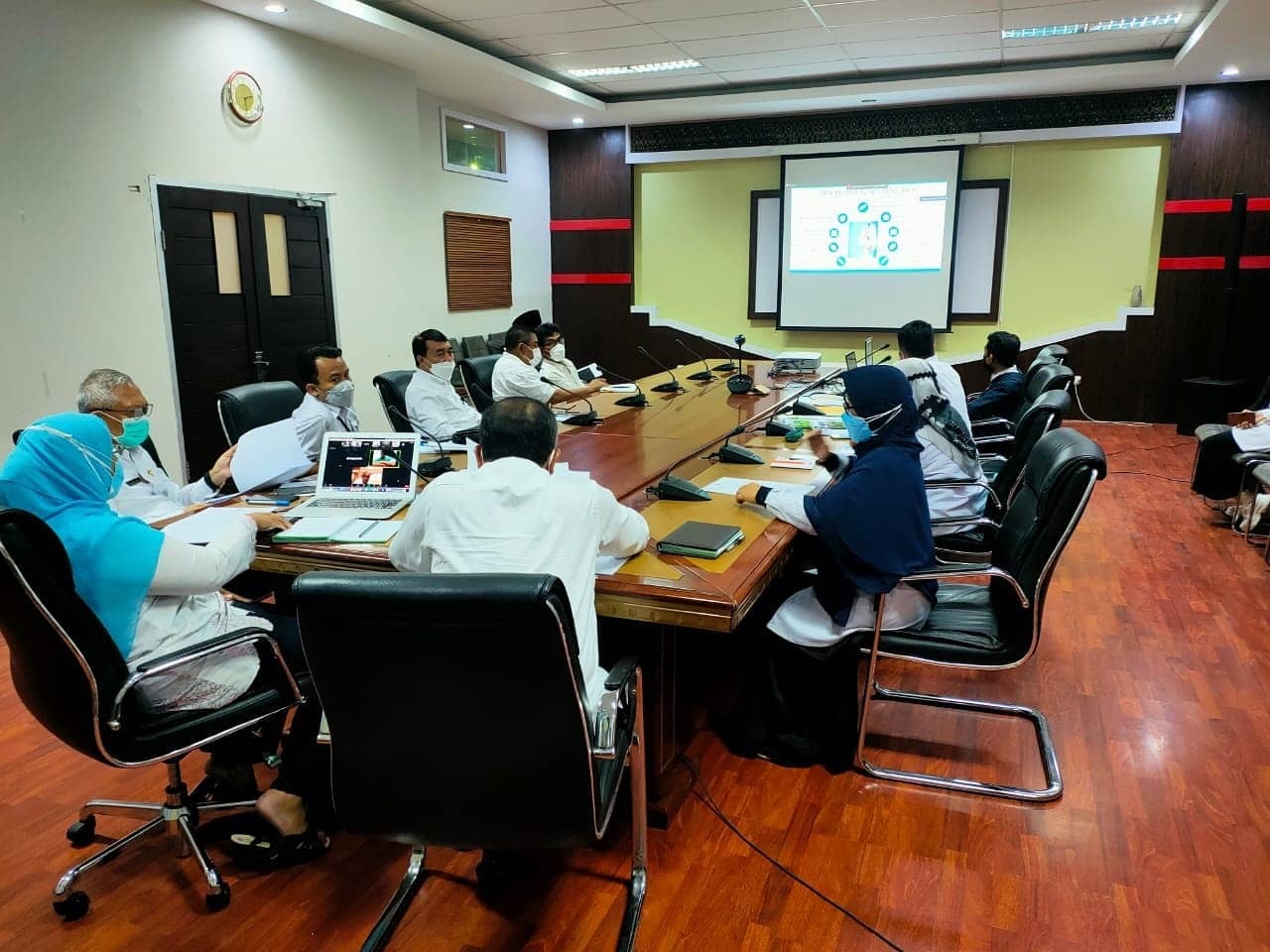 DIREKTUR HADIRI SOSIALSISASI PENATAAN TATA KELOLA RUMAH SAKIT DI PROVINSI NTB YANG DISELENGGARAKAN OLEH SEKDA PROVINSI NTB